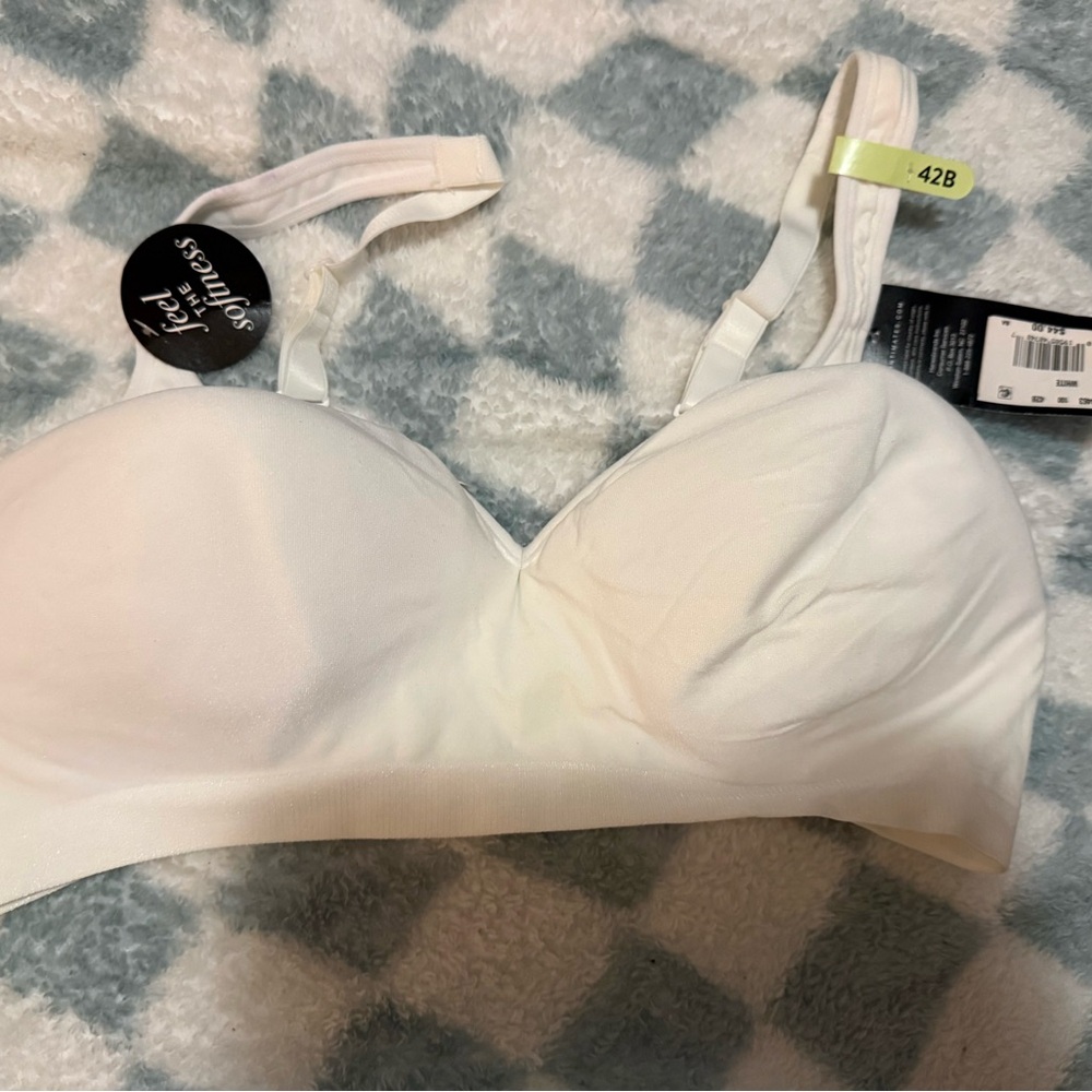 NWT Bali white Comfort Bra wireless 42b